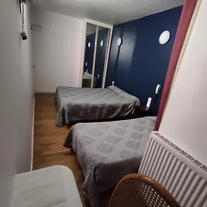 De Nantes 3*, Paris France