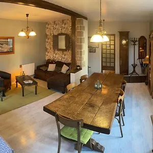 Les Petits Gallais , Saint-Carreuc France